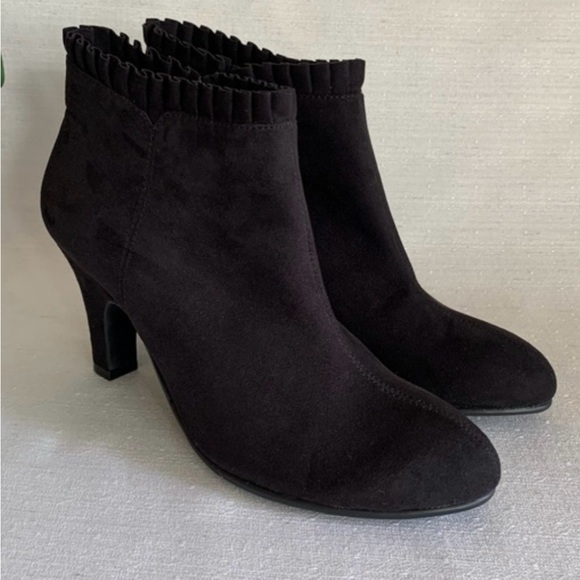 Aerosole Ruffled Booties - Picture 1 of 11